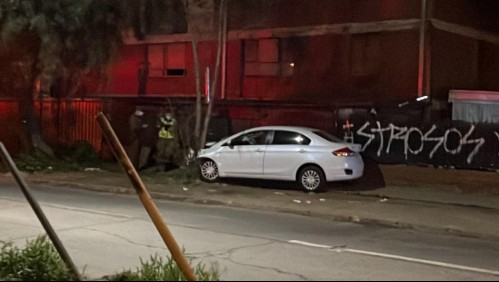 Dos carabineros heridos tras choque contra árbol mientras perseguían un vehículo