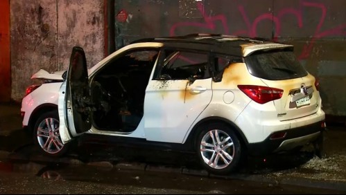 Encuentran a persona fallecida al interior de auto quemado en San Joaquín: Incendio habría sido intencional