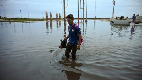 Huracán Ian causa inundaciones 'catastróficas' en Florida antes de ser degradado tras perder intensidad