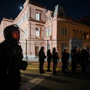 Amenazan de bomba la Casa Rosada y el Ministerio de Defensa argentino: Edificios fueron evacuados Amenazan de bomba la Casa Rosada y el Ministerio de Defensa argentino: Edificios fueron evacuados