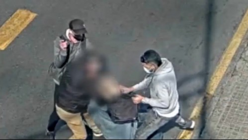 [VIDEO] Matrimonio es asaltado violentamente al salir del banco: Habían retirado más de 4 millones