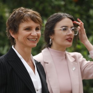 Carolina Tohá viaja a La Araucanía: Buscaría pavimentar eventual visita del Presidente Boric antes de fin de año Carolina Tohá viaja a La Araucanía: Buscaría pavimentar eventual visita del Presidente Boric antes de fin de año