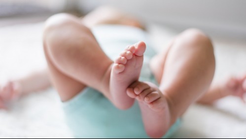 Bebé de 8 meses se tragó un cortaúñas mientras jugaba y le quedó atrapado en la garganta