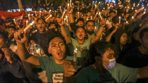 'Queremos justicia': Crece indignación por actuar de la policía durante tragedia en partido de fútbol de Indonesia