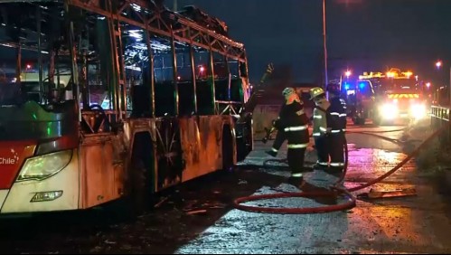 Queman bus del Transantiago en Pedro Aguirre Cerda: Desconocidos habrían obligado a bajar al conductor