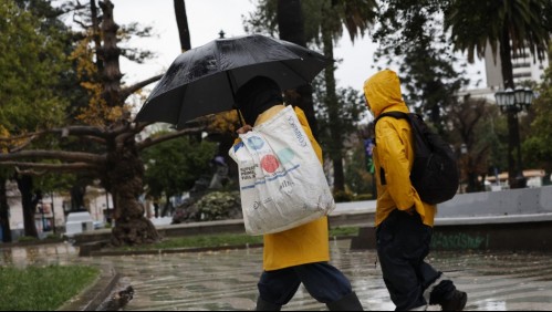 Pronostican lluvia para este viernes y sábado en Santiago: 'Con algo de actividad eléctrica'