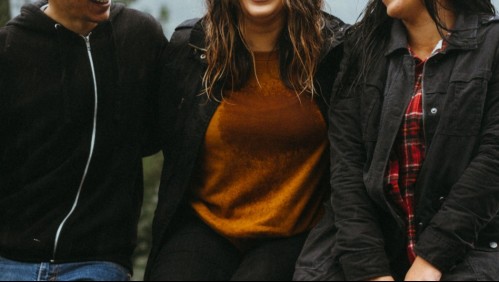 Mujer se enteró que su esposo tenía un romance secreto con su ex y ahora los tres viven juntos