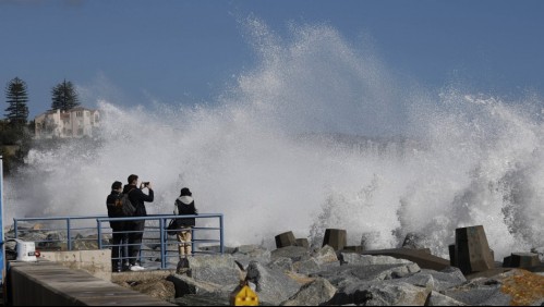 Armada emitió aviso de marejadas en 14 regiones del país para este fin de semana largo