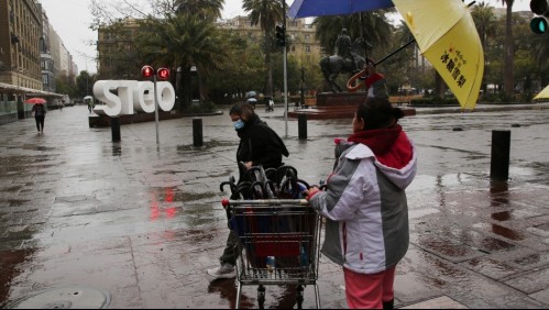 'Probabilidad alta de chubascos en Santiago': Revisa las zonas y en qué momento del día podría llover en la capital