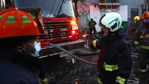 Encuentran cuerpo de mujer tras incendio en La Pintana: Se investiga posible femicidio