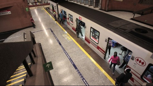 Metro de Santiago cierra estaciones de Línea 1 por manifestaciones en el exterior