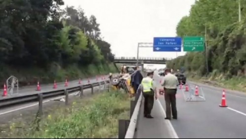 Un fallecido y un herido en estado grave deja volcamiento de vehículo en Ruta 5 Sur