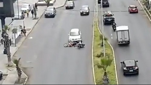 [VIDEO] Conductor atropella a 'motochorros' que habían asaltado a adultos mayores