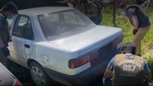 Escondido en una parcela: Encuentran auto involucrado en homicidio del sargento Carlos Retamal