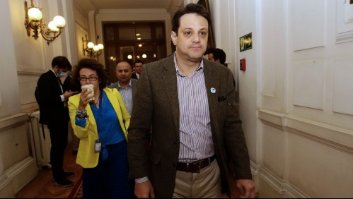 Diputado Rivas protagoniza descontrolada reacción en diálogo constituyente 'paralelo'