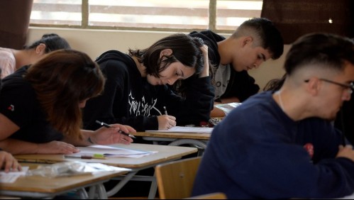 Mineduc abre proceso de postulación a becas y beneficios para estudiar una carrera: Conoce cuándo vence el plazo