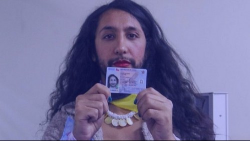 'Es una victoria colectiva': Registro Civil entrega primera cédula de identidad no binaria en la historia de Chile