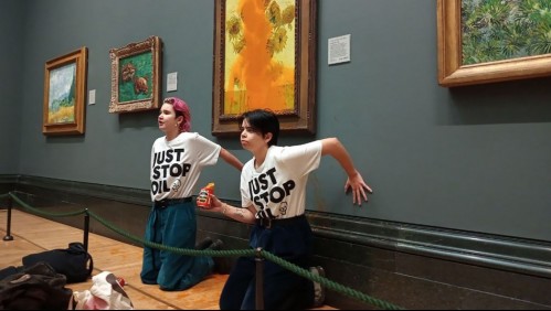 Manifestantes ecologistas lanzan sopa de tomate a pintura de van Gogh en museo de Londres