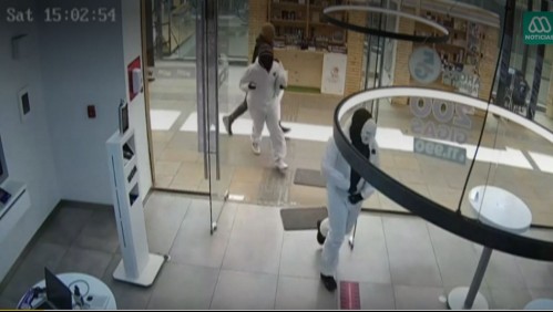 Con máscaras y usando overoles: Video muestra cómo fue violento asalto en centro comercial en Chicureo
