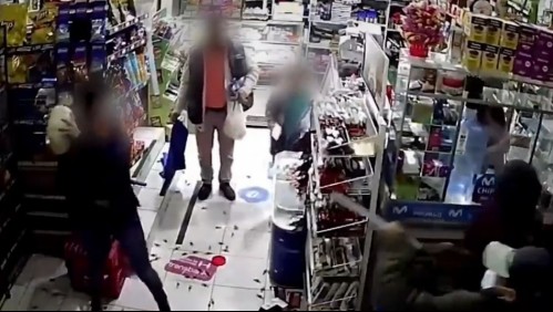 Video muestra cómo una mujer se defiende con un zapallo en medio de un violento asalto