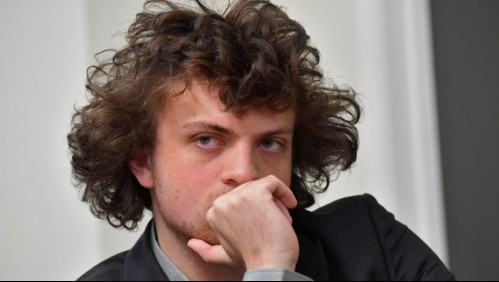 ¿Quién es el jugador de ajedrez acusado de hacer trampa con un 'plug anal' y cuál es su defensa?