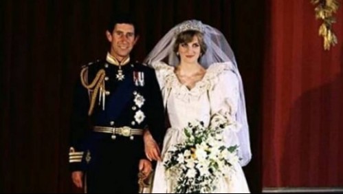 Subastan pedazo del pastel de bodas de Lady Di y el rey Carlos III guardado por 41 años