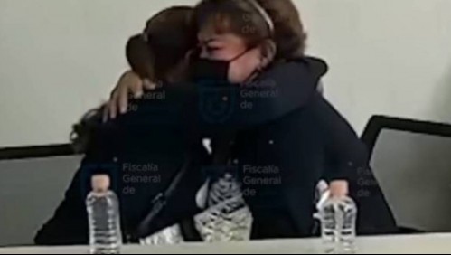 Perdió a su hija en un bosque y 27 años después se reencontraron gracias a una foto en Internet