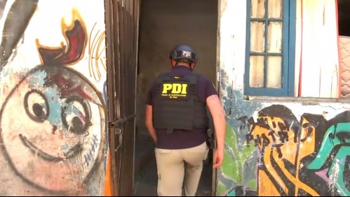 La caída del 'palacio de la droga': Banda vendía sustancias a través de un tubo en una casa en Santiago