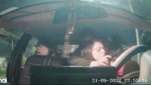 Detienen a dos menores que asaltaron a conductora de aplicación: Video captó el hecho y fue clave en la investigación