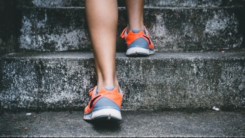 ¿Olvidar el gimnasio? Hacer este ejercicio te ayudará a quemar grasa mientras estás sentado