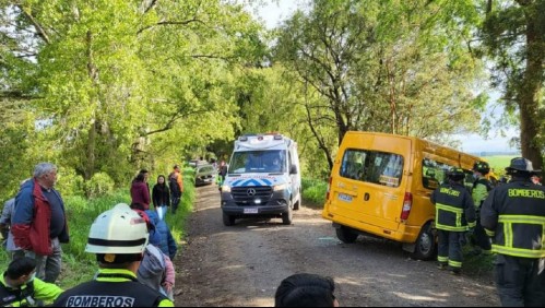 Accidente de furgón escolar deja lesionados a 16 niños y 2 adultos