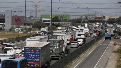 Movimiento No+TAG anuncia bloqueos de rutas en medio de masiva salida de vehículos de la RM por fin de semana largo