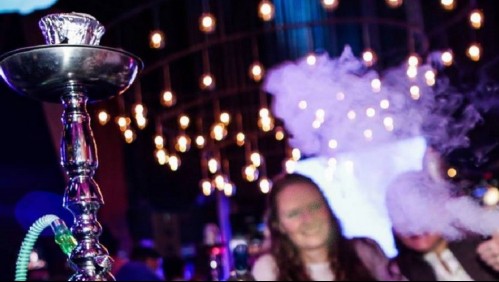 Drogan a una joven en una fiesta privada en un bar, la localizan por el GPS del teléfono en un baño: estaba inconsciente