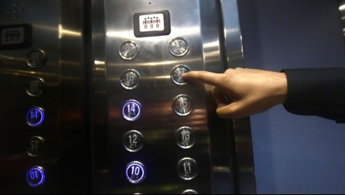 Cuatro personas lesionadas: Ascensor cayó 16 pisos en edificio de Santiago centro