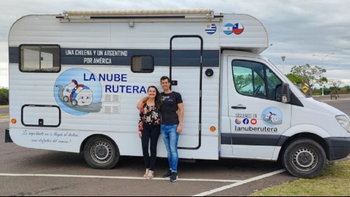 Ella chilena y él argentino: Así es cómo viaja una pareja en motorhome por toda Latinoamérica