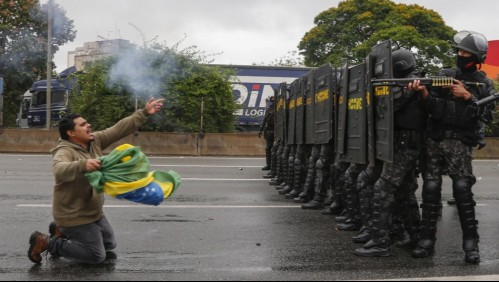 '¡Intervención federal ya!': miles de seguidores de Bolsonaro piden intervención militar
