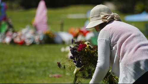 Mujer denuncia que enterraron cadáver sobre tumba de su esposo por error: Pidieron su permiso para una exhumación