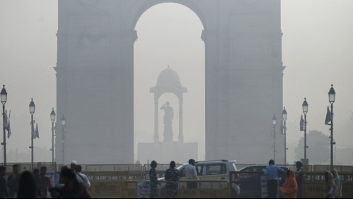 Peligrosa niebla tóxica cubre la capital de India: 'Es el peor momento para estar afuera'