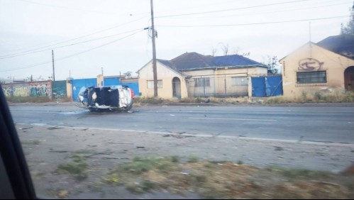 En riesgo vital se encuentra conductor de vehículo que resultó volcado en Camino a Melipilla