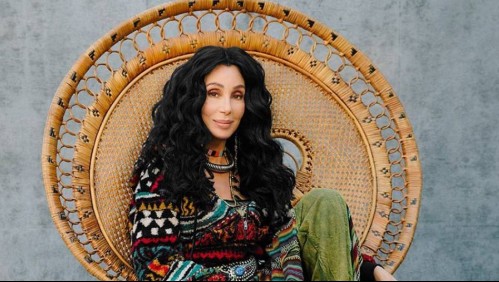 Cher sorprende con un nuevo romance: Sale con un ejecutivo musical 40 años menor que ella