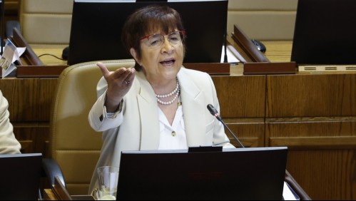 '¡Cállense, jauría!': Diputada Hertz reaccionó molesta tras interrupciones de la oposición en su discurso