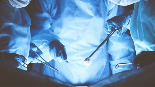 Doctores encuentran algo nunca antes visto en el estómago de una bebé mientras la operaban