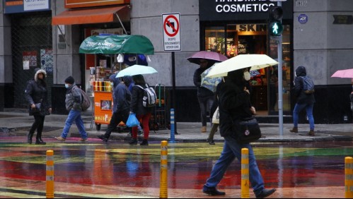Fin de semana con lluvia en Santiago: Conoce el pronóstico del tiempo para los próximos días en la capital