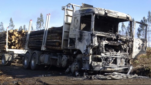 Ataque incendiario fuera de la Macrozona Sur: Desconocidos queman camión y agreden a conductor en región de Ñuble