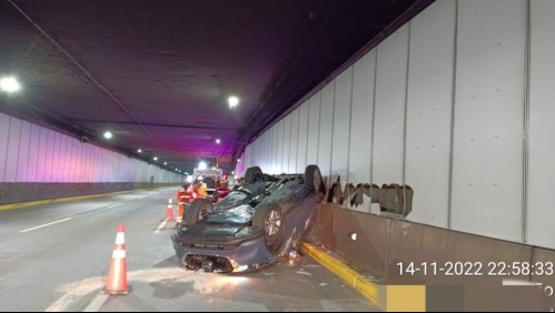 Mujer sufre el robo de su vehículo recién comprado y delincuentes lo chocan a metros de la encerrona