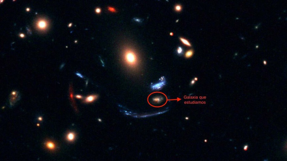 Detalle de la galaxia investigada por los astrónomos. Créditos: Facultad de Ciencias Físicas y Matemáticas de la Universidad de Chile,