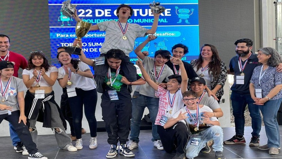 Colegio de Puente Alto logra primer lugar en torneo de robótica tras incluir estudio de dicha rama en taller electivo Colegio de Puente Alto logra primer lugar en torneo de robótica tras incluir estudio de dicha rama en taller electivo