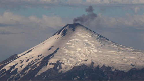 Volcán Villarrica presenta aumento de incandescencia: Así puedes ver en vivo la actividad del macizo