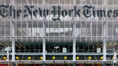 Hombre ingresó con espada y hacha a la sede del The New York Times: Buscaba 'hablar' con periodistas del medio