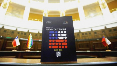 'Cabildo Constitucional': Esta es la propuesta del oficialismo y la DC para redactar una Nueva Constitución